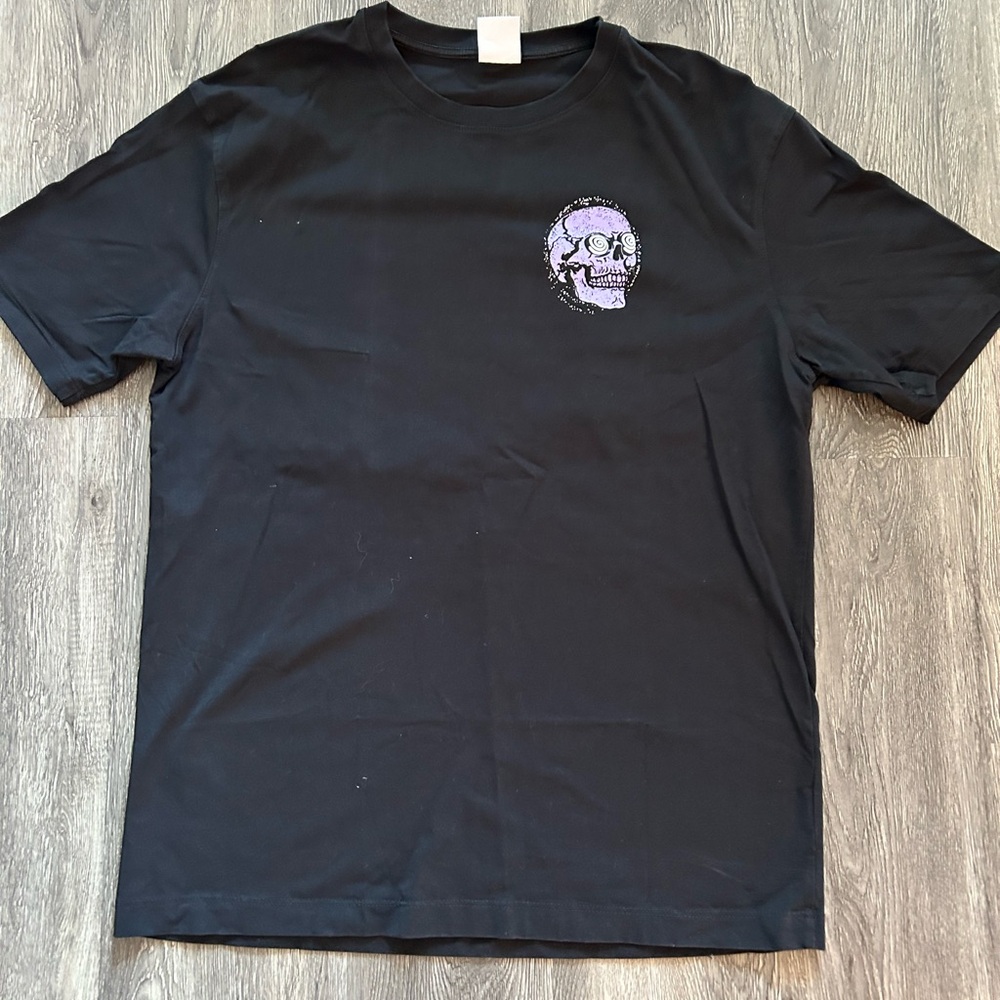 ZARA SKULL/SKELETON men’s t-shirt in black and purple
Size Large